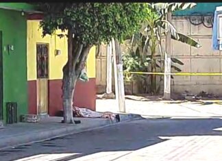 Asesinan a balazos a un hombre en la colonia Ferrocarril en Irapuato, una menor resultó lesionada.