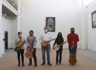 Alejandro Alanís Chávez, entregó instrumentos musicales en beneficio de la estudiantina «La Jaulilla»