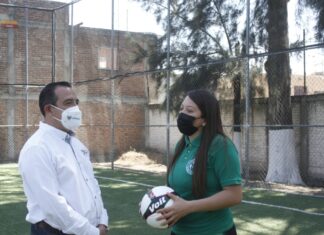 Alejandro Alanis, reconoció el talento de la mujer Vallense.