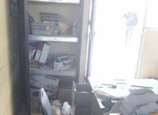 Detiene la Policía de León a dos hombres por daños y presunto robo a dos planteles educativos.