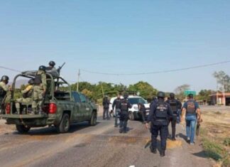 Bloqueos carreteros en Michoacán genera intensa movilización policiaca de los tres órdenes de gobierno.