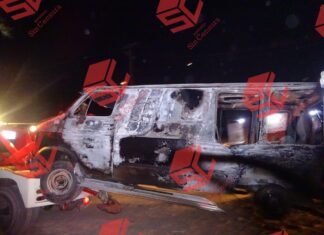 Encuentran los cuerpos calcinados de dos personas al interior de una camioneta incendiada en San Francisco del Rincon.