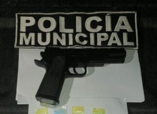 UN HOMBRE FUE DETENIDO POR LA POLICÍA MUNICIPAL, EN POSESIÓN DE PRESUNTA DROGA EN LA COLONIA LAS CARRETAS.