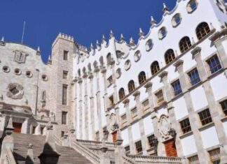 Celebran 40 años del Posgrado en Ciencias de la UG, pionero en estudios de doctorado en el país.