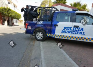Detienen a dos sujetos que fueron sorprendidos adentro de una escuela en Moroleon.
