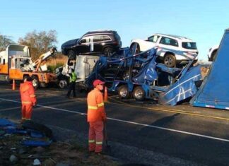 Choque entre trailers en la autopista Siglo XXI dejo un saldo de una persona muerta.
