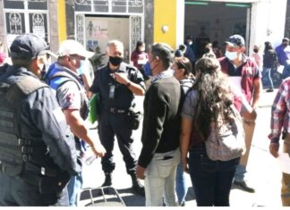 Pleitazo entre los Siervos de la Nación y los Brigadistas de Salud por filas en Telégrafos.