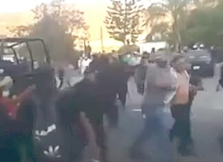 Habitantes de la comunidad de Cerro Colorado en el municipio de Tierra Blanca, detuvieron y golpearon al presidente municipal por haber suspendido una pavimentación