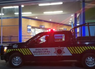 Policía Municipal de Salamanca atiende falsa alarma de robo en tienda de autoservicio.