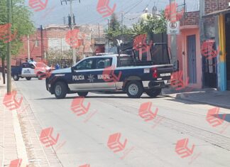 Muere hombre cuando recibía atención médica tras ser atacado a balazos en un autolavado
