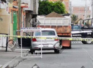 Asesinan a balazos a dos hombres en la calle playa azul en Uriangato
