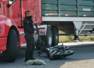 TORTILLERO FUE ATROPELLADO POR CONDUCTOR DE TRAILER, EN LA CARRETERA SALVATIERRA-ACAMBARO.