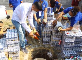 MÁS DE DOS MIL BEBIDAS ALCOHÓLICAS DECOMISADAS EN MESES PASADOS, FUERON DESTRUIDAS POR PERSONAL DE FISCALIZACIÓN.