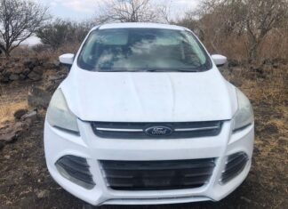 Policía Municipal de Valle de Santiago asegura vehículo con reporte de robo en la comunidad de La Bolsa.