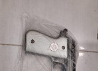 Detiene la Policía a dos presuntos responsables de robo a comercio