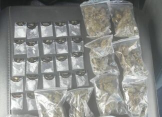 Ocho personas fueron detenidas por la posesión de presunta droga