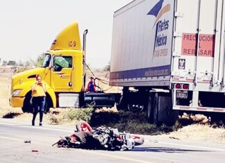 Fatal accidente entre un trailer y una motocicleta en la carretera Silao-Puerto Interior dejó como saldo dos mujeres sin vida