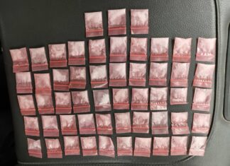 Detiene la Policía a dos presuntos distribuidores de droga