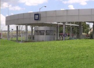 STPS revisará presunta violación a derechos laborales de empleados de GM en Silao.