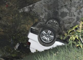 Un automovilista falleció tras caer a un canal de aguas negras