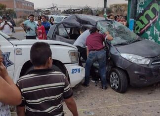 Accidente vehicular entre una patrulla y una camioneta dejó como saldo una mujer lesionada