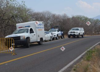 Autoridades encontraron el cuerpo de un hombre ejecutado a un costado de la carretera en el municipio de Moroleón