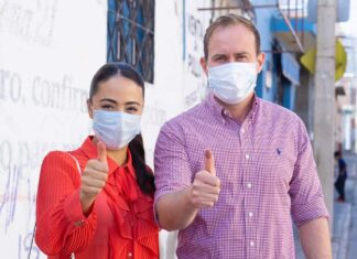 *Acude Lorenzo a votar*