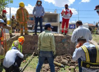 Con relación al reporte de supuesta persona dentro de alcantarillado