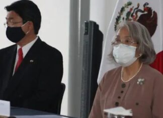 UG reconoce a Midori Kato, fundadora del área de japonés en esta casa de estudios.