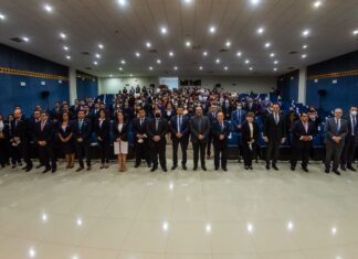 La Fiscalía General del Estado entregó certificados a 32 mujeres y hombres de las generaciones XXXV y XXXVI para el ingreso al Ministerio Público.