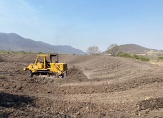Construyen bordos dentro del programa «Captemos Agua», en Salvatierra