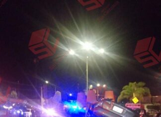 Dos jóvenes murieron después de un accidente automovilístico, al impactarse contra un señalamiento de tránsito en la Glorieta de la Amistad en el municipio de Moroleón.