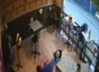 Sicarios ingresan a un bar donde asesinaron a un hombre y dejaron a dos más heridos