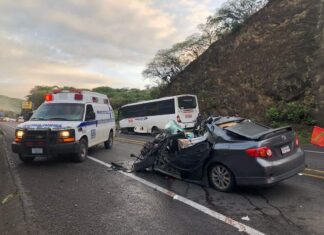 Accidente vehicular dejó como saldo una mujer sin vida y siete más lesionados en la carretera Silao-San Felipe