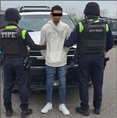 Aseguran elementos de las #FSPE en #Celaya y #Abasolo varias dosis de cristal y mariguana. Un hombre fue detenido en uno de los hechos.