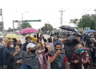 De nueva cuenta bloquean López Mateos por falta de vacunas de 50 a 59 años en León.