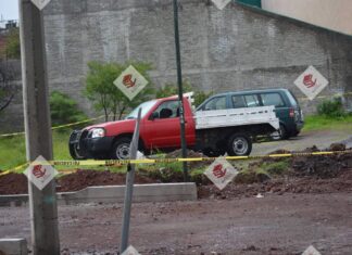 Un hombre fue ejecutado al interior de su vehículo, esto a un costado de una obra en construcción en el municipio de Moroleón.