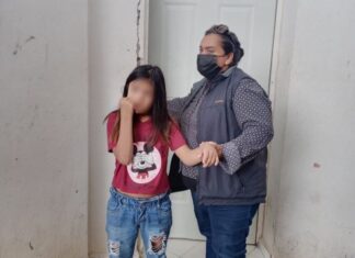 Elementos de La Unidad de Género de la Policía Preventiva ayudó a una menor extraviada a regresar a casa en Silao