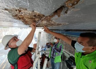 LA PRESIDENTA MUNICIPAL, ELVIRA PANIAGUA RODRÍGUEZ, EN COMPAÑÍA DE LAS DISTINTAS DIRECCIONES Y PERSONAL DE FERROMEX, SUPERVISAN DAÑO A PUENTE DESNIVEL EN AVENIDA INSURGENTES.
