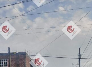 Delincuentes armados ejecutaron a dos personas al interior de un domicilio para después darse a la fuga.