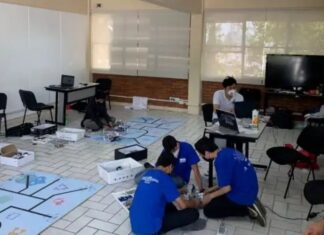Estudiantes de bachillerato de la UG obtienen el segundo lugar en torneo de robótica.
