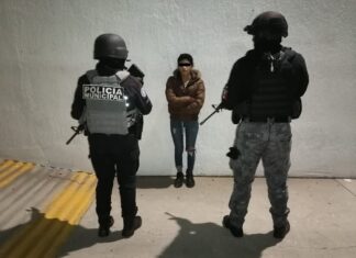 • EN PATRULLAJES DE DISUASIÓN DEL DELITO EN LA COLONIA SANTOS DEGOLLADO, UNA MUJER FUE DETENIDA POR LA POLICÍA MUNICIPAL