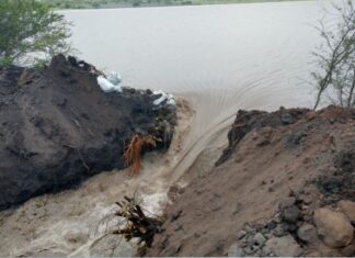 Protección Civil brinda apoyo en las labores para atender la fractura del bordo en la presa Arroyo Seco en Pénjamo