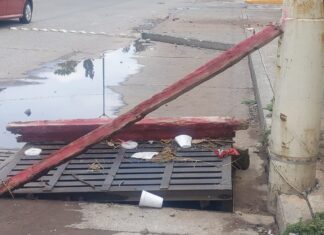 Debido a las lluvias constantes en Uriangato, en la ciudad nuevamente autoridades del SAMAPAU comenzaron trabajos de limpieza en coladeras denominadas como boca de tormenta.