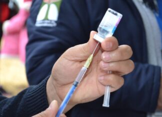 León continúa vacunación este sábado. En 3 días se aplicaron más de 300 mil vacunas en la entidad.