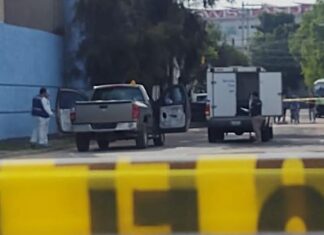 Localizan el cuerpo de un hombre al interior de un vehículo en la colonia Jardines de Celaya