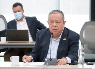 En sesión permanente diputado local del PRI se opuso a consulta del próximo domingo.