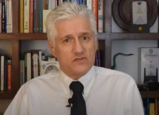 Reconocen a Alejandro Macías, académico de la UG, como uno de los 300 líderes mexicanos.