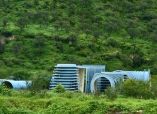 La presa El Zapotillo estaba diseñada para una altura de 105 metros, actualmente se dejo a 80 metros por la reubicación de Temacapulín