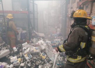 ATIENDE PROTECCIÓN CIVIL Y CUERPO DE BOMBEROS REPORTE DE INCENDIO EN BODEGA DE SORIANA